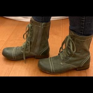 Combat boots green size 9 1/2